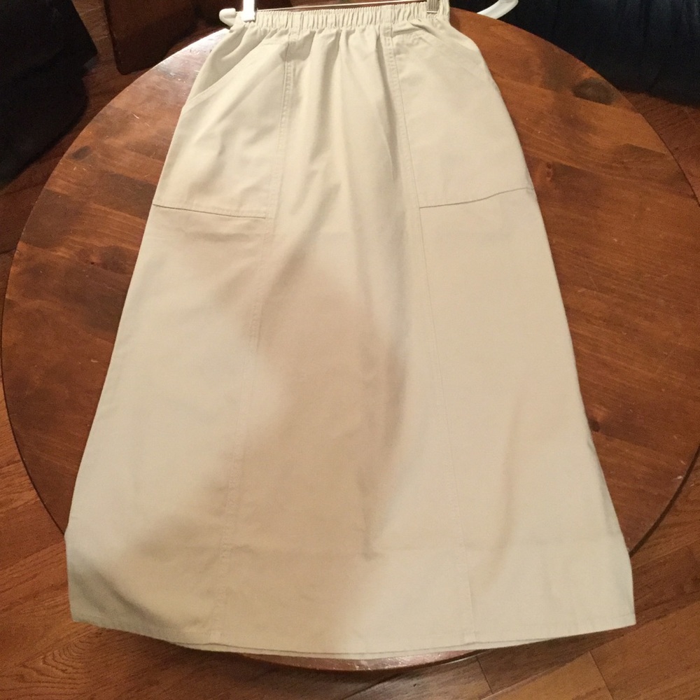 BFA Classic Beige Skirt With pockets